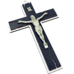 Krzyżyk do zawieszenia z pasyjką - czarno-biały