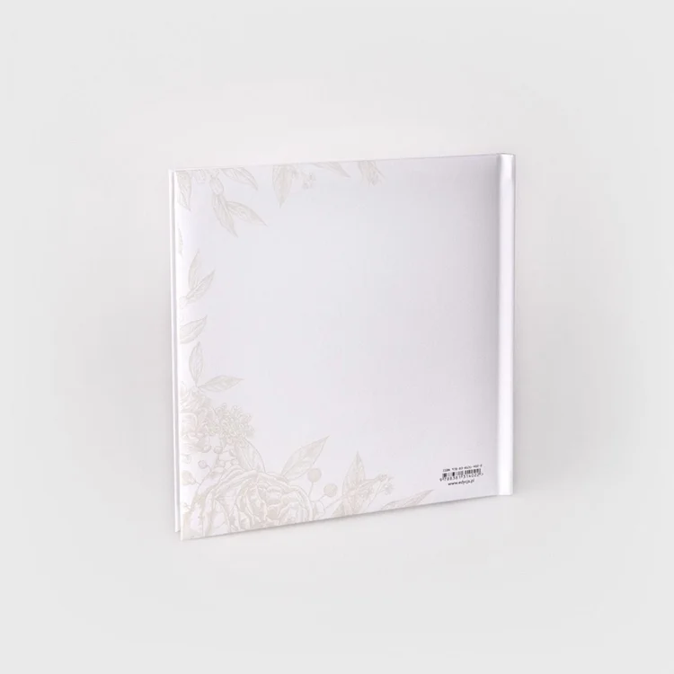 Pamiątka Ślubu - Zaślubieni w miłościPamiątkowy album ślubny ‘Zaślubieni w miłości’ w twardej oprawie z miejscem na zdjęcia i dedykacje