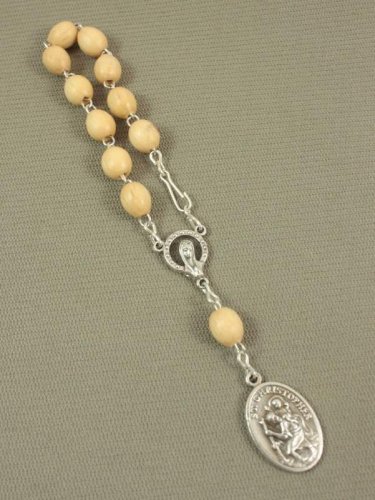 Różaniec do samochodu jasny